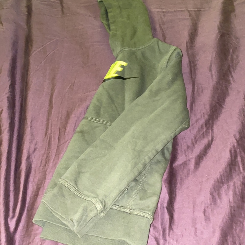 Nike pull over - Picture 3 of 3